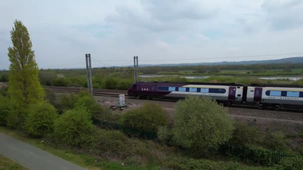英国铁路通过贝德福德市的航拍 — 图库视频影像