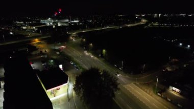 Luton, İngiltere, Birleşik Krallık - 26 Nisan 2023: British Highways at Night