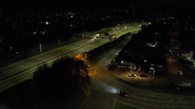 Luton, İngiltere, Birleşik Krallık - 26 Nisan 2023: British Highways at Night