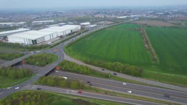 İngiltere, Bedford 'daki İngiliz Karayolları' nın hava görüntüsü. 23 Nisan 2023.
