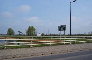 Bedford, İngiltere, Birleşik Krallık - 22 Nisan 2023: Bedford Gölü yakınlarındaki Modern Konut Bölgesi