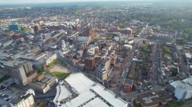 Luton City, İngiltere, İngiltere - 13 Haziran 2022: Günbatımı sırasında Luton City 'nin hava manzarası 