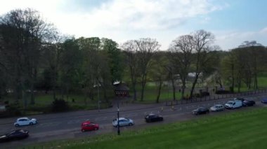 Luton City, İngiltere, İngiltere - 13 Haziran 2022: Günbatımı sırasında Luton City 'nin hava manzarası 