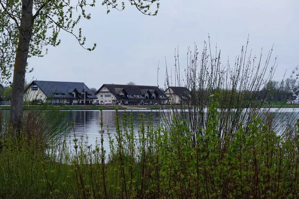 米尔顿 凯恩斯 2023年4月9日 威伦湖居民 威伦湖是白金汉郡弥尔顿凯恩斯的一个旅游胜地和公园 — 图库照片