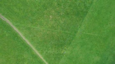 İngiltere, İngiltere - 29 Nisan 2023: Günbatımında Kamu Parkı