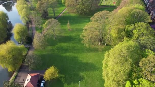 Engeland Groot Brittannië April 2023 Openbaar Park Tijdens Zonsondergang — Stockvideo