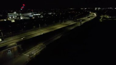 İngiliz Otoyolları 'nın Gece Süreleri videosu