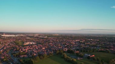 Bedford, Birleşik Krallık - 13 Haziran 2022: İngiliz Kasabası 'nda Gündoğumu ve Sabah