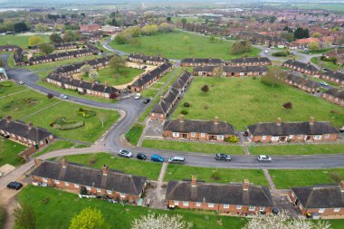 Bedford, İngiltere, İngiltere - 22 Nisan 2023: Kırsal ve göl manzarası