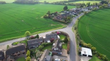 Streatley Village, İngiltere, Birleşik Krallık - 2 Mayıs 2023: İngiliz kırsalının panoramik manzarası