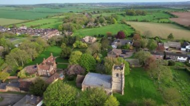 Streatley Village, İngiltere, Birleşik Krallık - 2 Mayıs 2023: İngiliz kırsalının panoramik manzarası