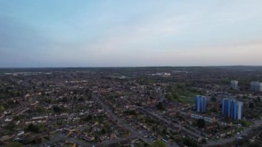 Luton, İngiltere, Birleşik Krallık - 2 Mayıs 2023: Günbatımında Luton 'un Hava Görüntüsü
