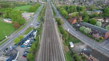 Luton, İngiltere, Birleşik Krallık - 2 Mayıs 2023: Günbatımında Luton 'un Hava Görüntüsü