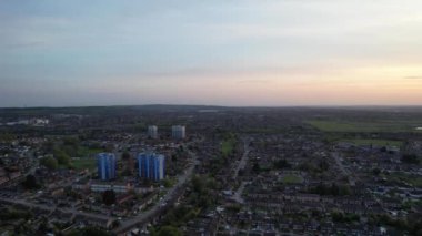 Luton, İngiltere, Birleşik Krallık - 2 Mayıs 2023: Günbatımında Luton 'un Hava Görüntüsü