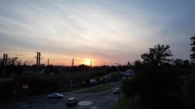 Luton, İngiltere, Birleşik Krallık - 2 Mayıs 2023: Günbatımında Luton 'un Hava Görüntüsü
