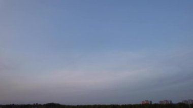 Günbatımının güzel manzarası gökyüzü, video