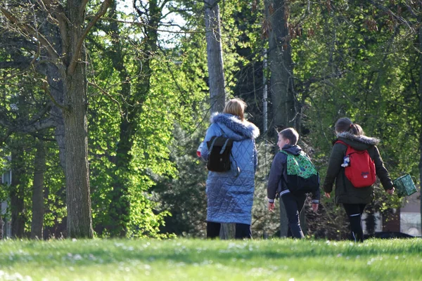 Luton Bedfordshire Ngiltere Nisan 2023 Halk Parkındaki Insanlar — Stok fotoğraf