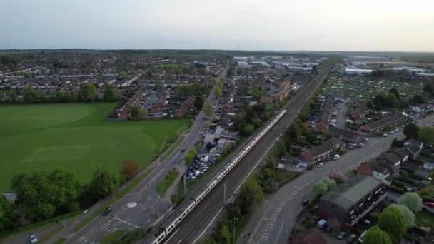 Велика Британія England Luton City May 2023 Train Tracks Sunset — стокове відео