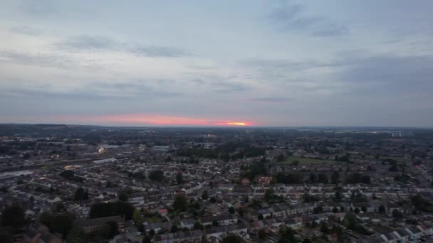 イギリス イギリス ベッドフォード市 2022年9月3日 日没時に町の上の雲 — ストック動画
