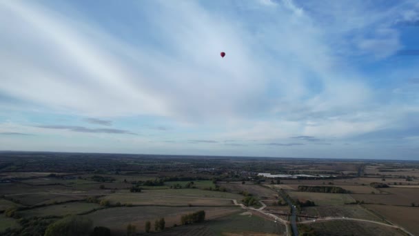 Milton Keynes Ngiltere Birleşik Krallık Gökyüzünde Güzel Bulutlar Sıcak Hava — Stok video