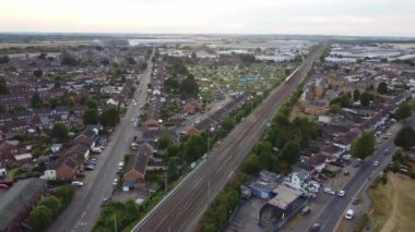 Luton, İngiltere, Birleşik Krallık - 17 Temmuz 2023: Raylar üzerindeki trenler