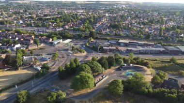Luton Şehir Merkezi ve Yerel Binalar, Yüksek Angle Drone 'un Luton Şehir Merkezi ve Tren İstasyonu Manzarası. Luton İngiltere Büyük Britanya