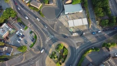 Luton Şehir Merkezi ve Yerel Binalar, Yüksek Angle Drone 'un Luton Şehir Merkezi ve Tren İstasyonu Manzarası. Luton İngiltere Büyük Britanya