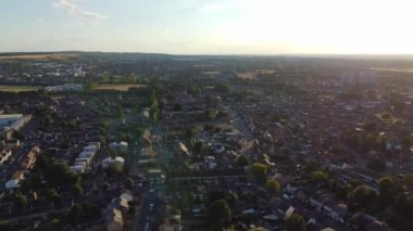 Luton Şehir Merkezi ve Yerel Binalar, Yüksek Angle Drone 'un Luton Şehir Merkezi ve Tren İstasyonu Manzarası. Luton İngiltere Büyük Britanya