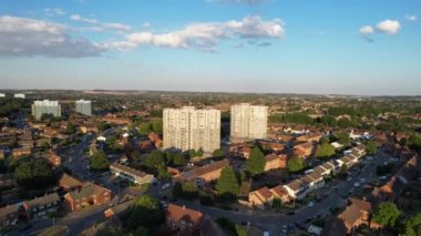 Luton Şehir Merkezi ve Yerel Binalar, Yüksek Angle Drone 'un Luton Şehir Merkezi ve Tren İstasyonu Manzarası. Luton İngiltere Büyük Britanya