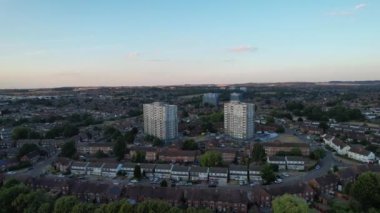 Luton Şehir Merkezi ve Yerel Binalar, Yüksek Angle Drone 'un Luton Şehir Merkezi ve Tren İstasyonu Manzarası. Luton İngiltere Büyük Britanya