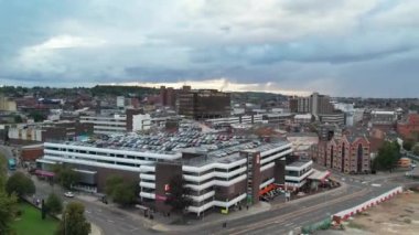 Luton, İngiltere, İngiltere - 28 Ocak 2023: Luton Şehir Merkezi ve Binalarının Havadan Görünümü