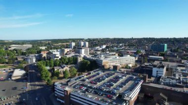 Luton, İngiltere, İngiltere - 7 Ağustos 2022: Luton Şehir Merkezi ve Binalarının Hava Görüntüsü