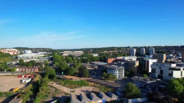 Luton, İngiltere, İngiltere - 7 Ağustos 2022: Luton Şehir Merkezi ve Binalarının Hava Görüntüsü