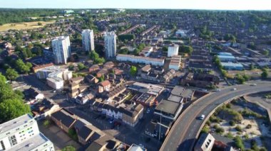 Luton, İngiltere, İngiltere - 7 Ağustos 2022: Luton Şehir Merkezi ve Binalarının Hava Görüntüsü