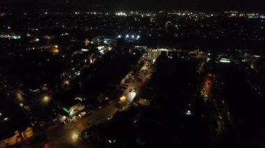 İngiltere, İngiltere - 31 Aralık 2022: New Year 's Night View of City, hava klibi 