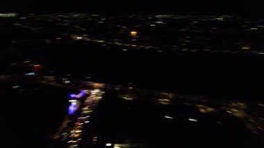 İngiltere, İngiltere - 31 Aralık 2022: New Year 's Night View of City, hava klibi 
