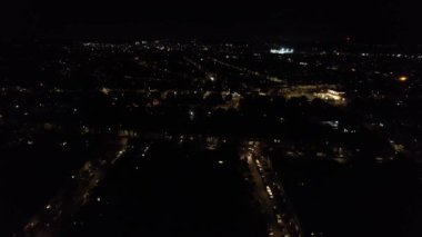 İngiltere, İngiltere - 31 Aralık 2022: New Year 's Night View of City, hava klibi 