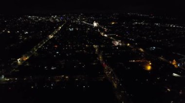 İngiltere, İngiltere - 31 Aralık 2022: New Year 's Night View of City, hava klibi 