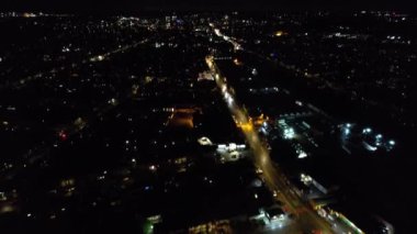 İngiltere, İngiltere - 31 Aralık 2022: New Year 's Night View of City, hava klibi 