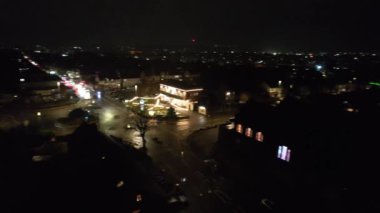 İngiltere, İngiltere - 31 Aralık 2022: New Year 's Night View of City, hava klibi 