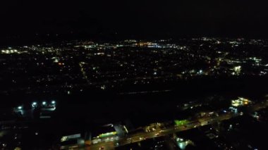 İngiltere, İngiltere - 31 Aralık 2022: New Year 's Night View of City, hava klibi 