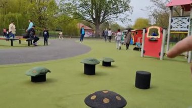 Wardown Çocuk Parkı, Luton, İngiltere - 5 Mayıs 2023: Çocuk parkı