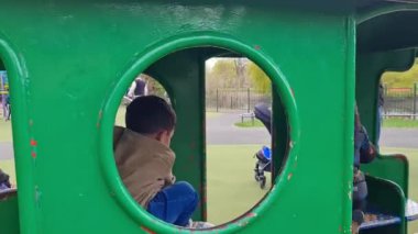 Wardown Çocuk Parkı, Luton, İngiltere - 5 Mayıs 2023: Çocuk parkı