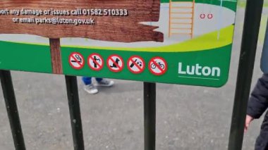 Wardown Çocuk Parkı, Luton, İngiltere - 5 Mayıs 2023: Çocuk parkı
