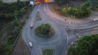 İngiltere, İngiltere - 7 Eylül 2022: Sunset 'teki İngiliz Otoyolları Yüksek Açı Görünümü