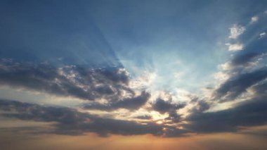 Sunset 'te Bulutlar ve Gökyüzü, video