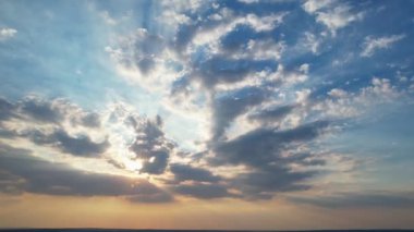 Sunset 'te Bulutlar ve Gökyüzü, video