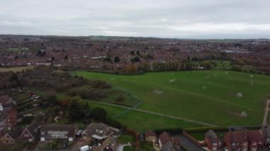 Luton, İngiltere, Birleşik Krallık - 19 Kasım 2022: Bulutlu Gün 'de Yüksek Açı Şehir Görüntüleri 