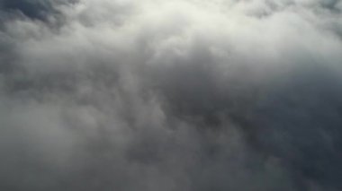 Bulutların üstünde ve gündoğumunda görüntü, video