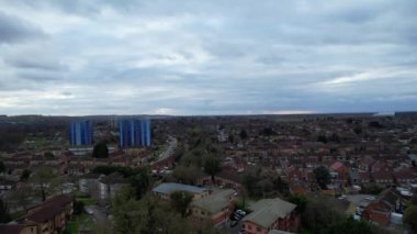  Luton, İngiltere, Birleşik Krallık - 26 Mart 2023: Bulutlu Akşamlarda Şehir